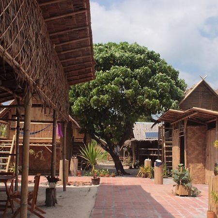 Captain Yut'S Bangalows Koh Lipe Exterior foto